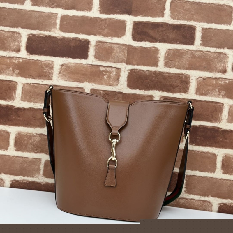 G*u*i bucket bags